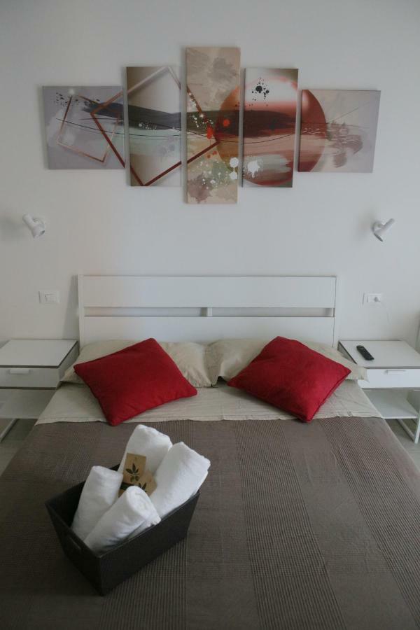 Soleluna Fiera 6 Rooms بولونيا المظهر الخارجي الصورة