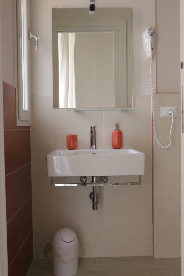 Soleluna Fiera 6 Rooms بولونيا المظهر الخارجي الصورة