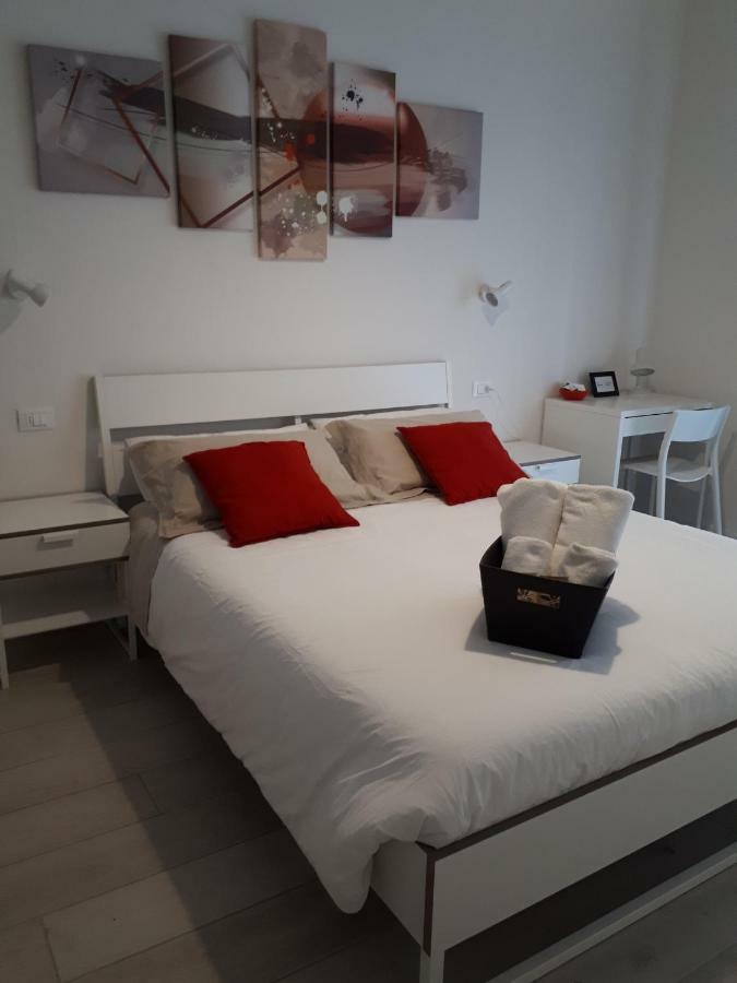 Soleluna Fiera 6 Rooms بولونيا المظهر الخارجي الصورة